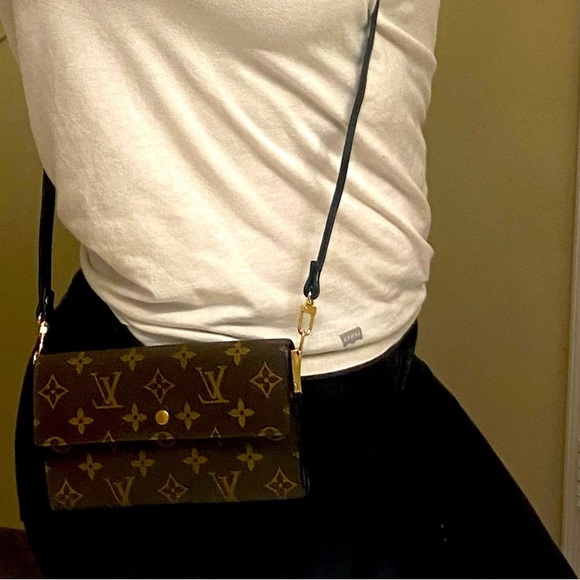 🇺🇸🖤🐻 Louis Vuitton Monogram Wallet on a Chain Crossbody Black interior WOC - Picture 1 of 13